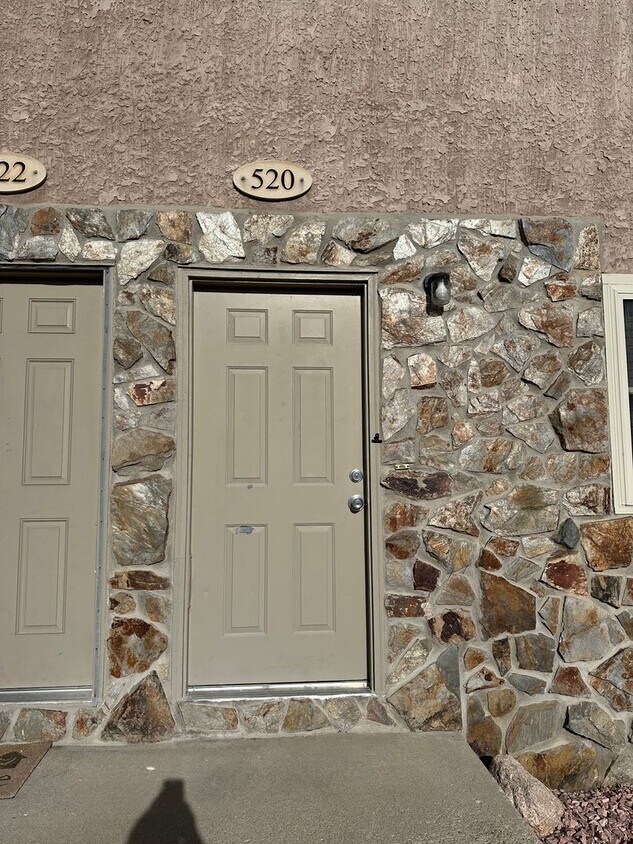 Primary Photo - 2 bedroom,1.5 bathroom townhouse located c...