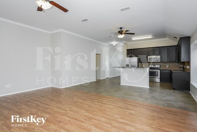 Foto del edificio - 803 Huddleston Ct