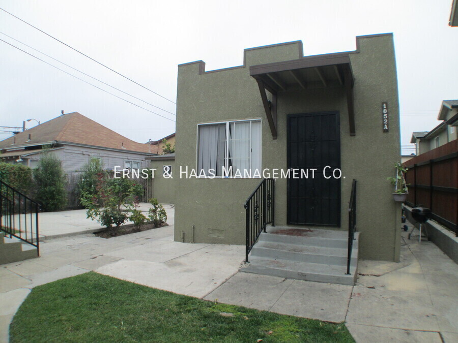 Foto principal - Wonderful 3 Bed 2 Bath Rear Home in Prime ...