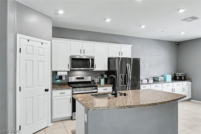 Building Photo - 10634 Sariah Skye Ave