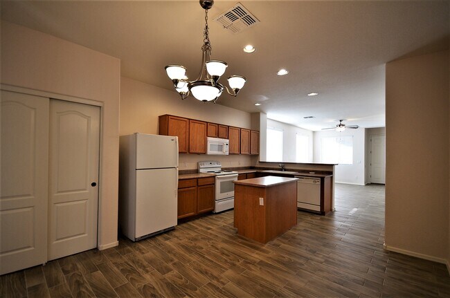 Building Photo - 3660 E Temecula Way