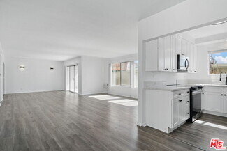 Building Photo - 621 San Vicente Blvd