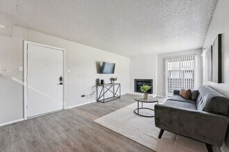 Building Photo - 2525 Thomason Cir