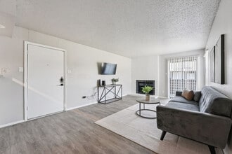 Building Photo - 2525 Thomason Cir