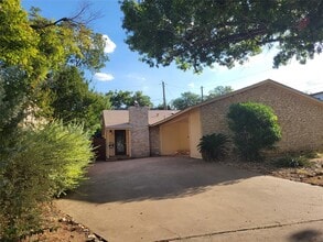 Building Photo - 2011 Meadowridge Dr