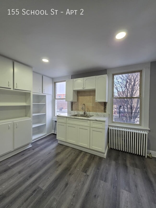 Building Photo - 155 School St