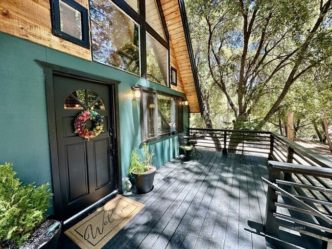 Foto del edificio - 25245 Rosaline Rd