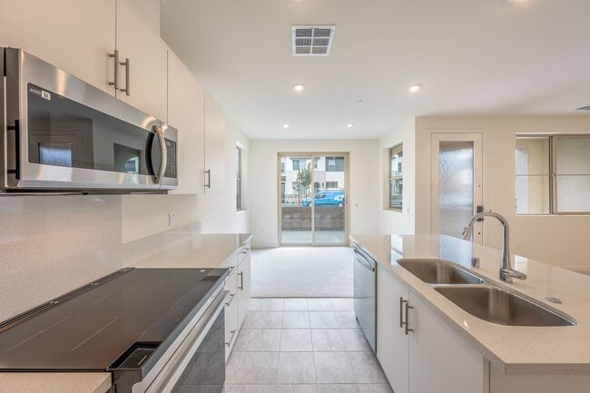 Building Photo - 3260 S Agate Paseo