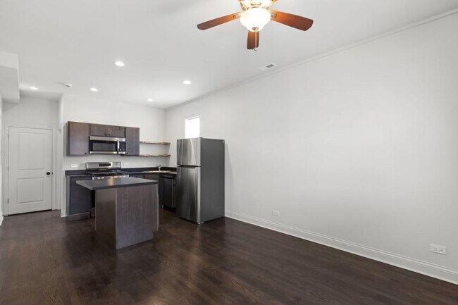 Building Photo - 1 bedroom in Chicago IL 60618