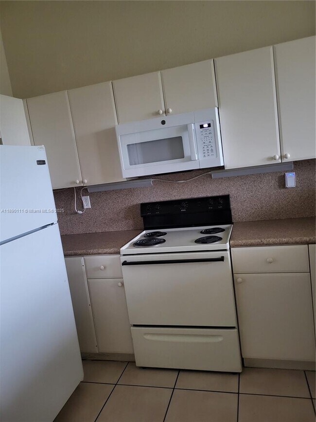 Foto del edificio - 2551 SE 16th Terrace
