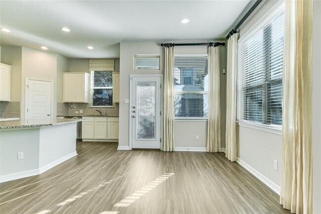Foto del edificio - 2311 Dillon Pond Ln