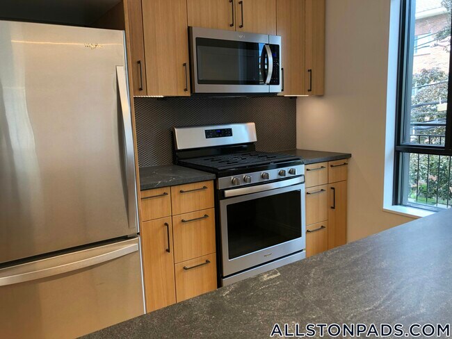 Building Photo - 83 Gardner St