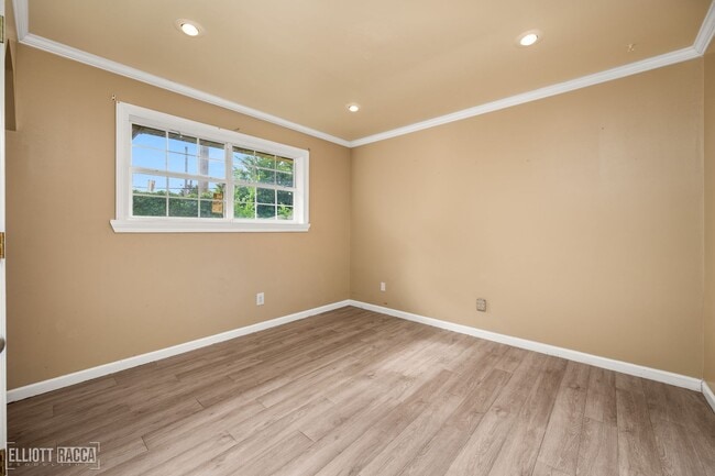 Building Photo - 2020 Clover Ln