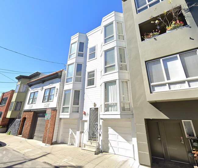 Building Photo - 62 Sheridan St