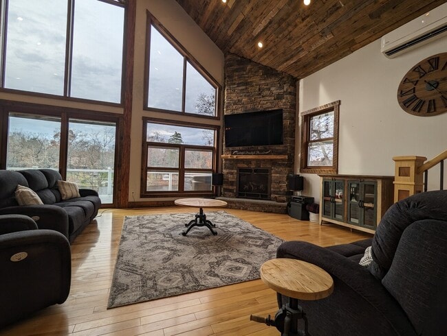 Building Photo - Ballston Lake House