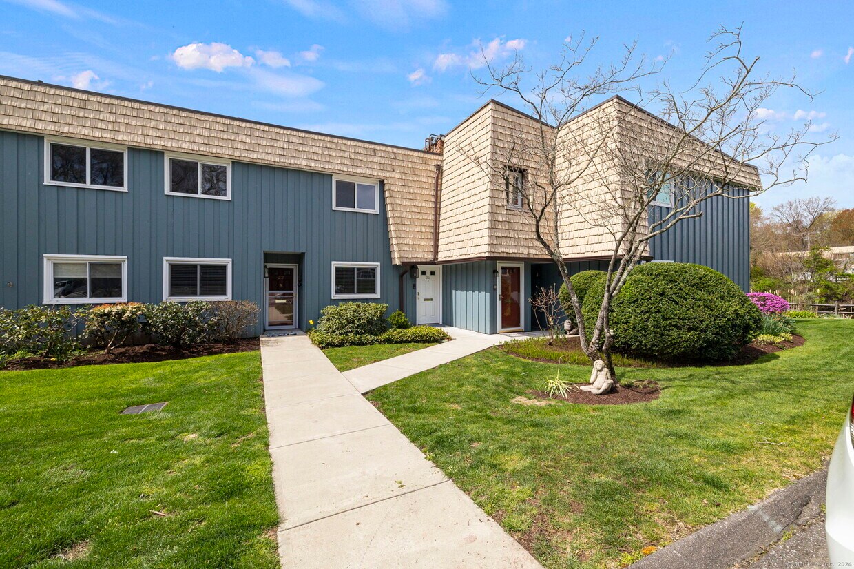 1153 Stratfield Rd Unit 1153, Fairfield, CT 06825 Condo for Rent in