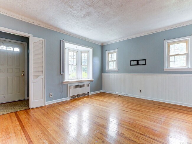 Building Photo - 1701 New Hyde Park Rd