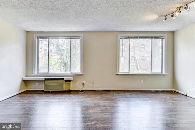 Building Photo - 1730 Arlington Blvd