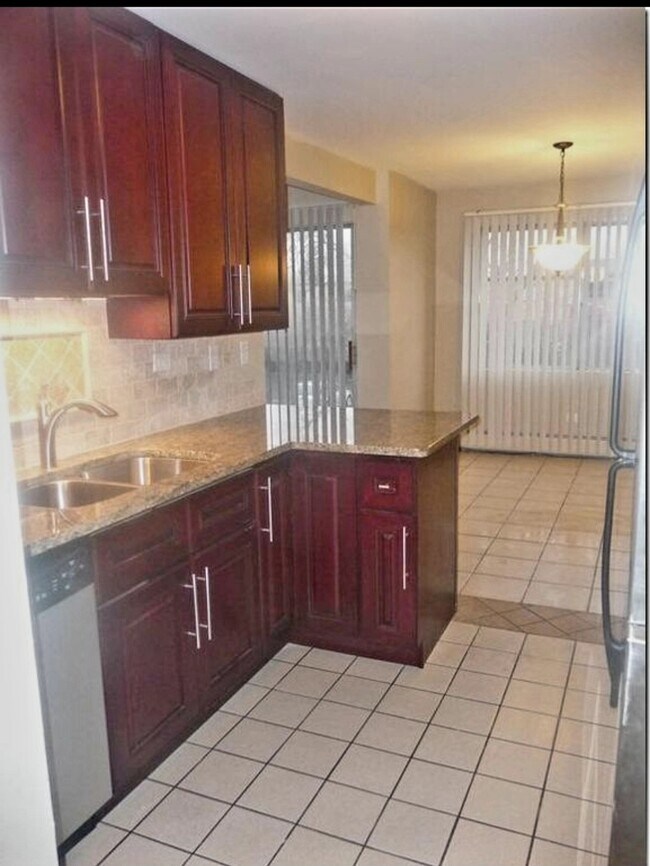 Foto del edificio - 940 E Old Willow Rd