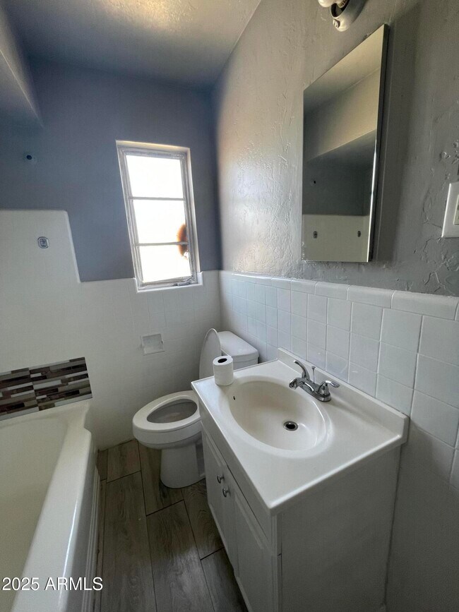 Foto del edificio - 9035 N 9th St