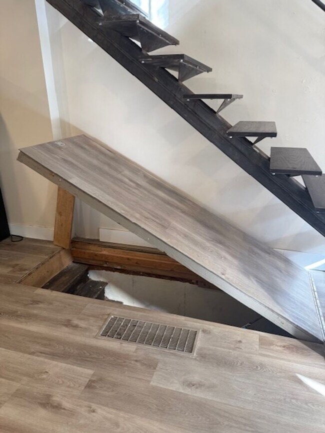 Foto del edificio - Loft Style 1 Bedroom Home Available Now