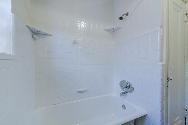 Foto del edificio - 8721 Goodfellow Blvd