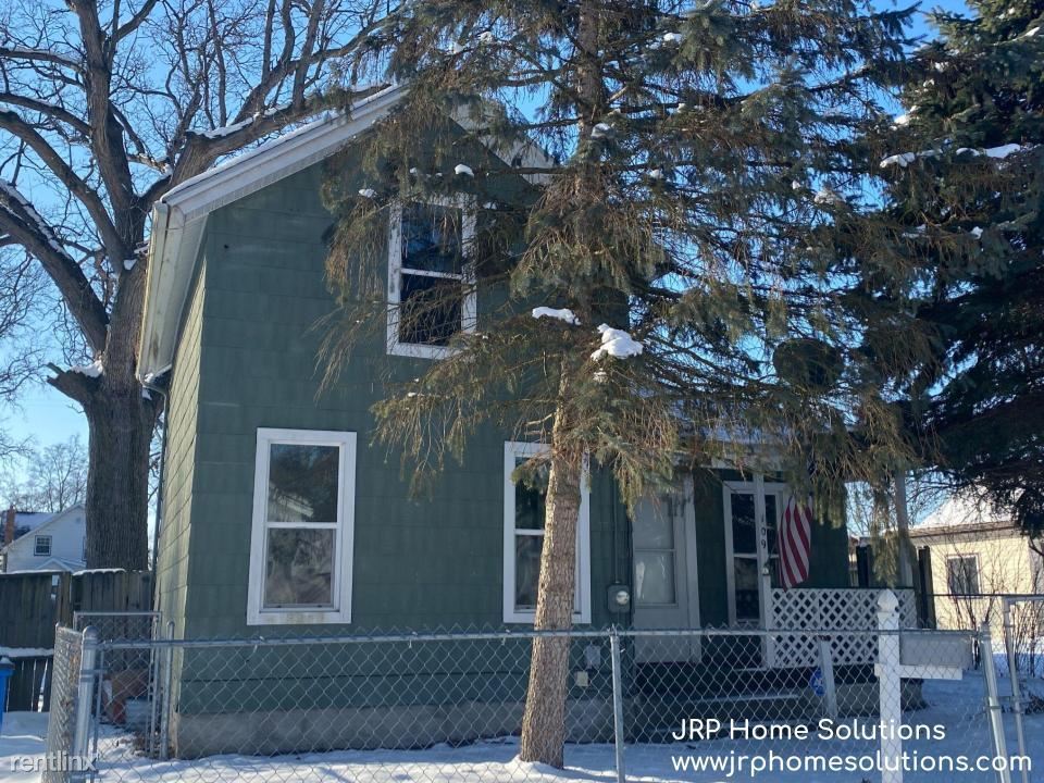 3 br, 1 bath House 109 E Argyle St House for Rent in Jackson, MI