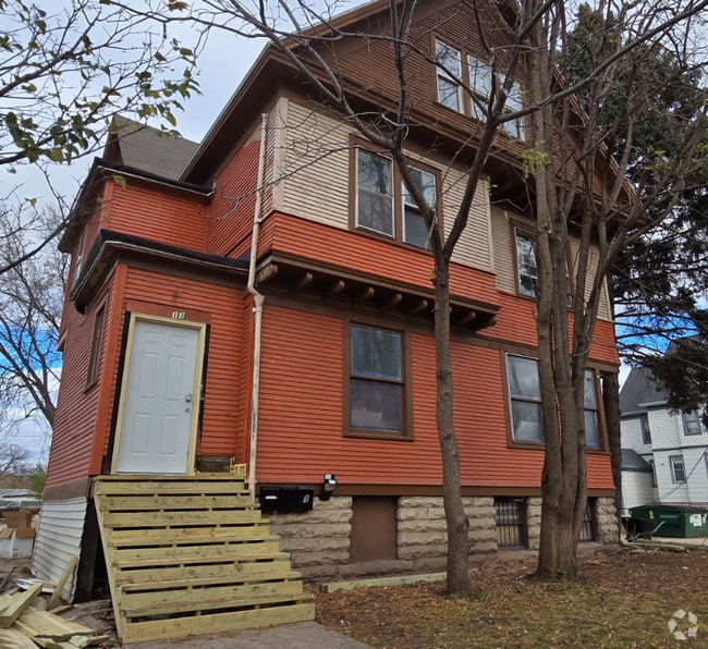 Building Photo - 113 W Division St