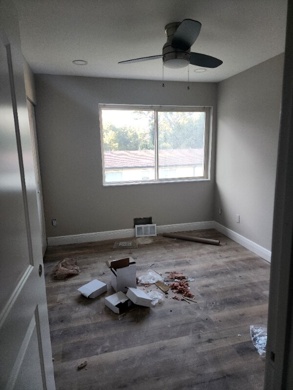 Foto principal - 390 W Lake Ave NW