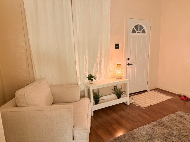 Foto del edificio - 1924 Macklind Ave