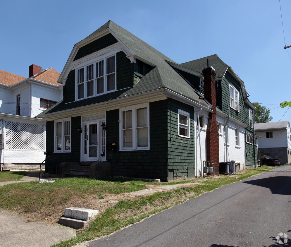 Primary Photo - 139 Park Ave