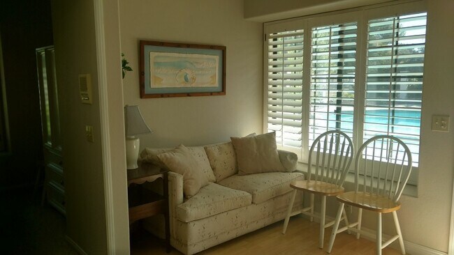 living room and seating area - 17517 Saint Andrews Dr