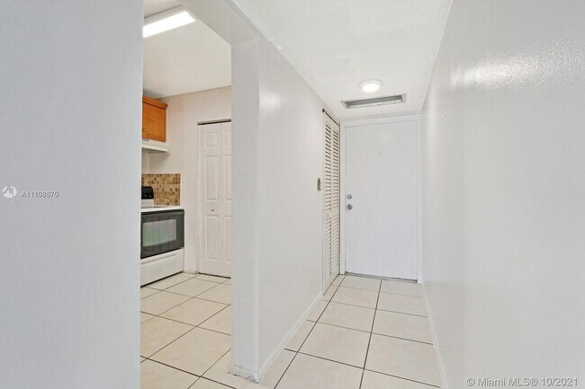 Foto del edificio - 7960 N Colony Cir