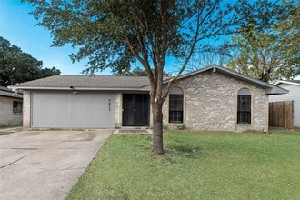 Building Photo - 9829 Grove Oaks Blvd