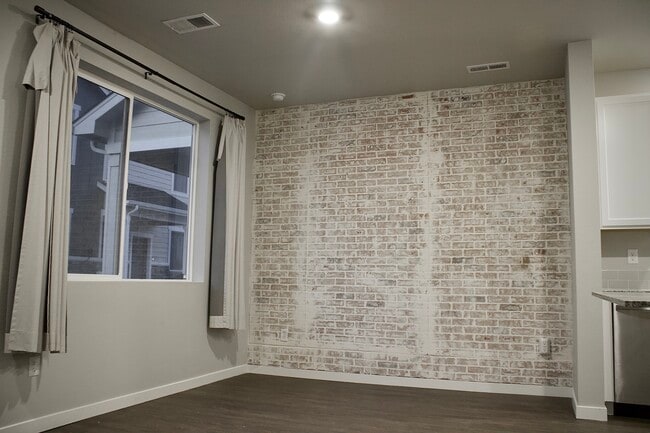 Building Photo - 1353 Reynolds St