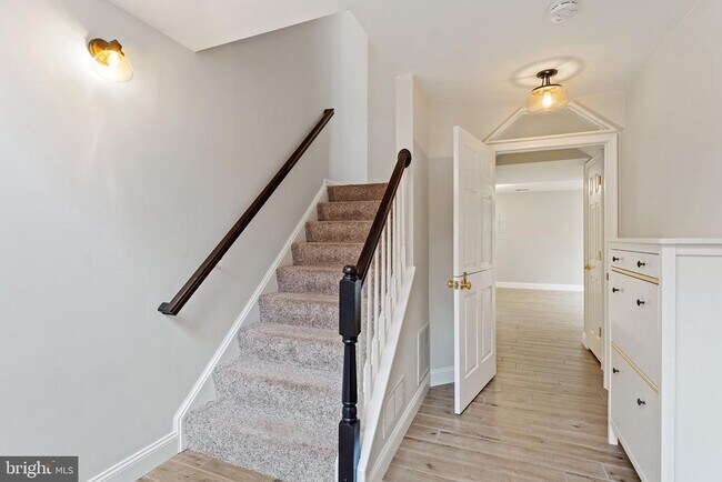 Foto del edificio - 1099 Longview Ln