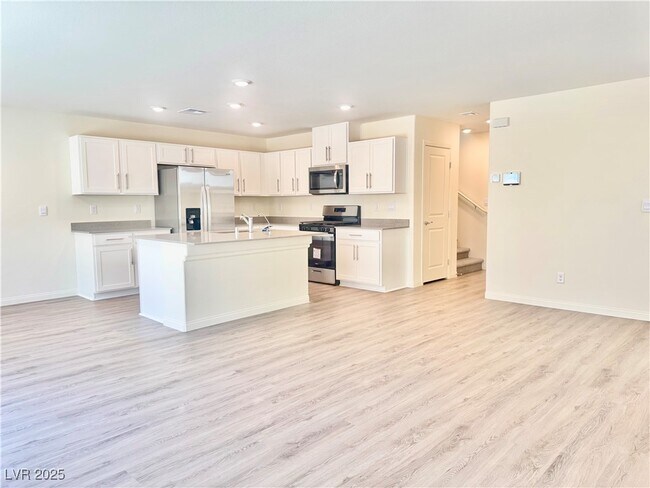 Building Photo - 808 Calm Crystal Ct