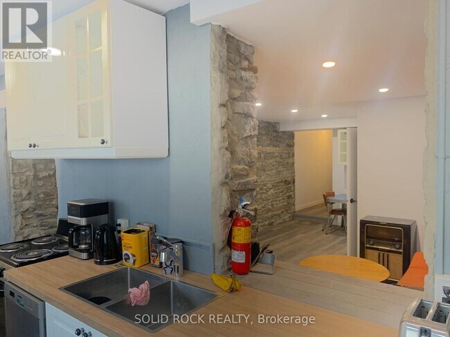 Photo du bâtiment - 71 King St E