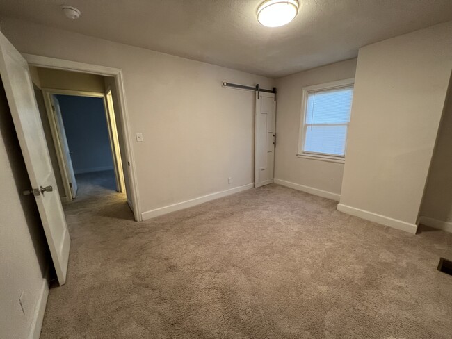 Building Photo - 316 Ashlawn Dr