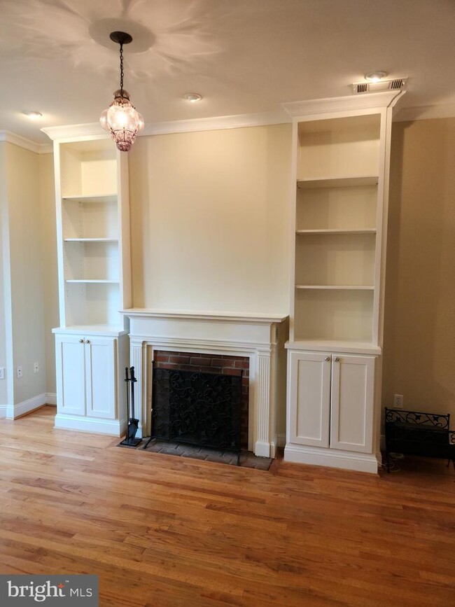 Building Photo - 520 4th St NE