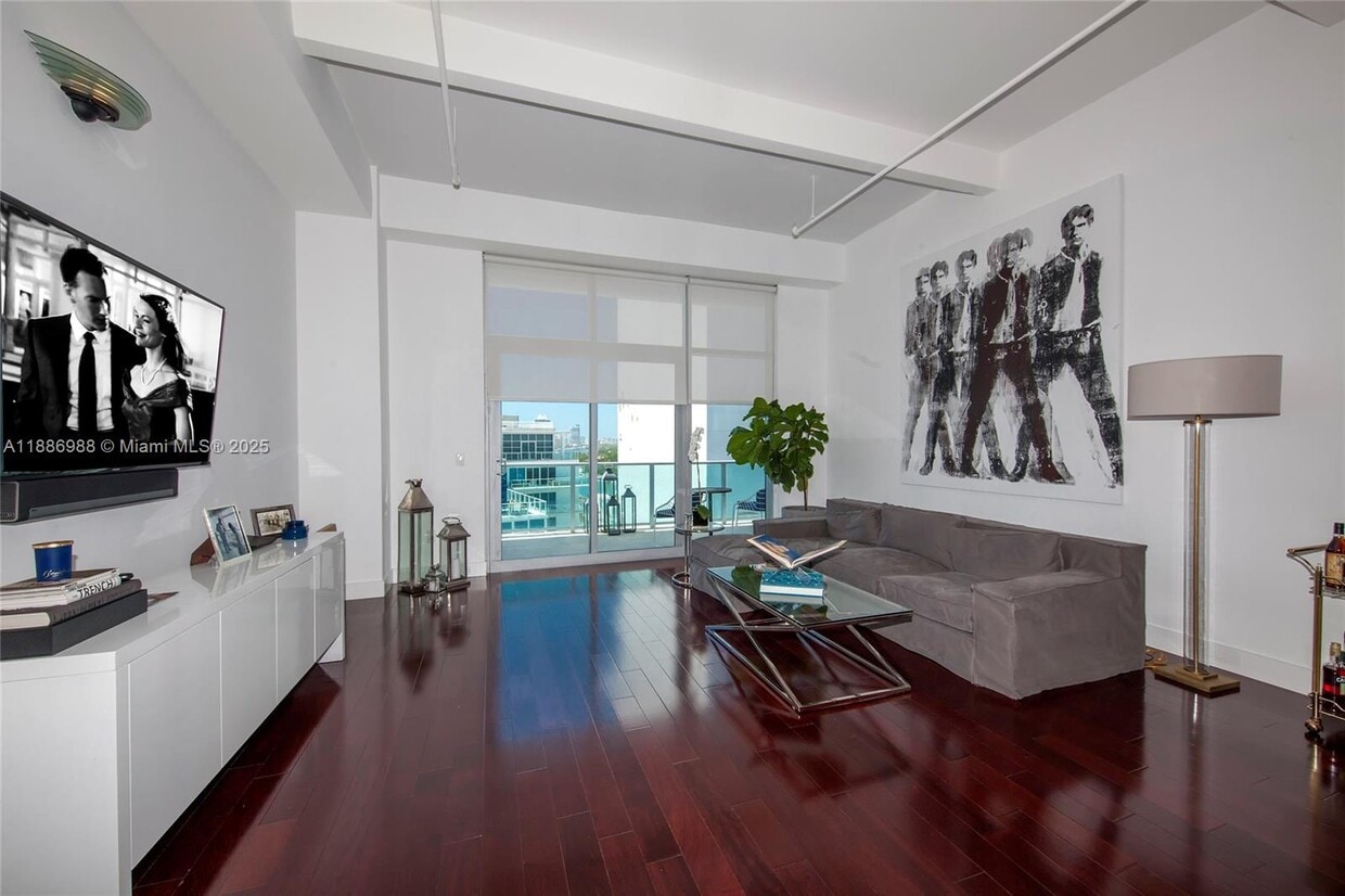 Foto principal - 201 Aqua Ave
