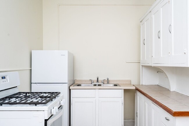 Building Photo - 2310 Harriet Ave S