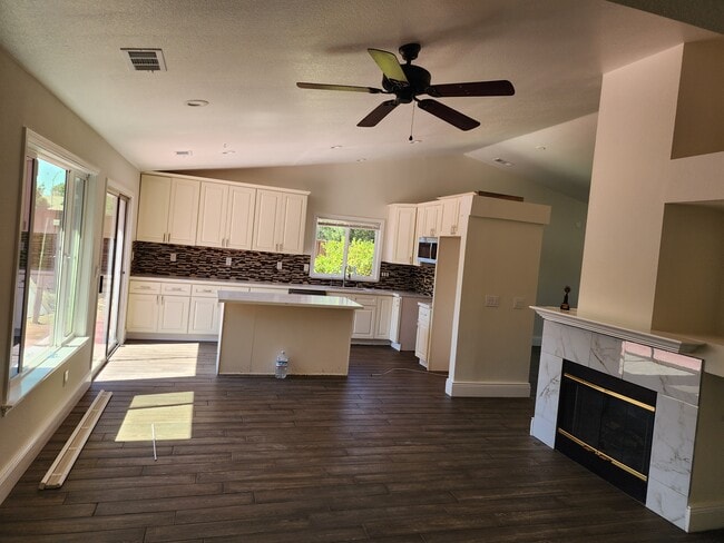 Building Photo - 6141 Starling Dr