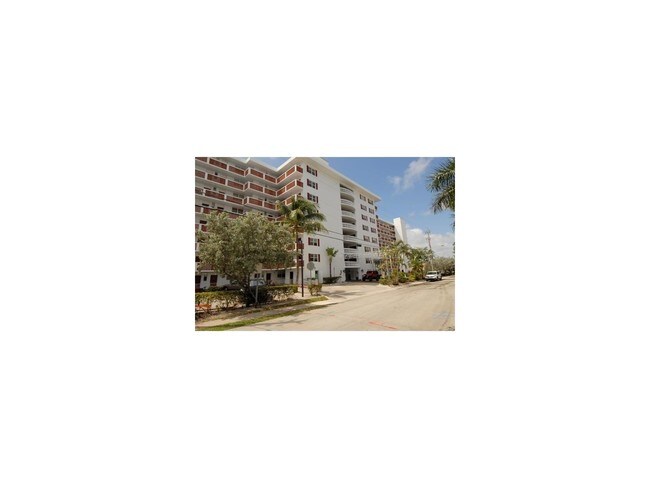 Foto del edificio - 3660 NE 166th St