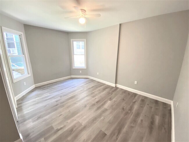 Foto del edificio - 439 E Washington Lane