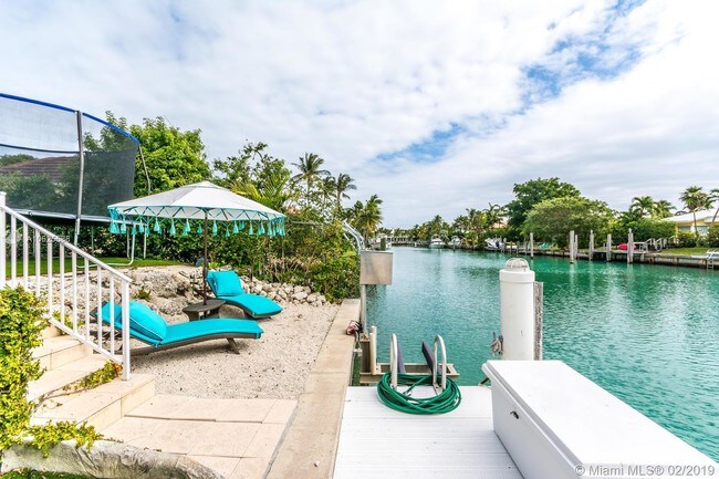 Foto del edificio - 230 Island Dr