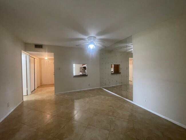Building Photo - 7600 NW 5th Ct
