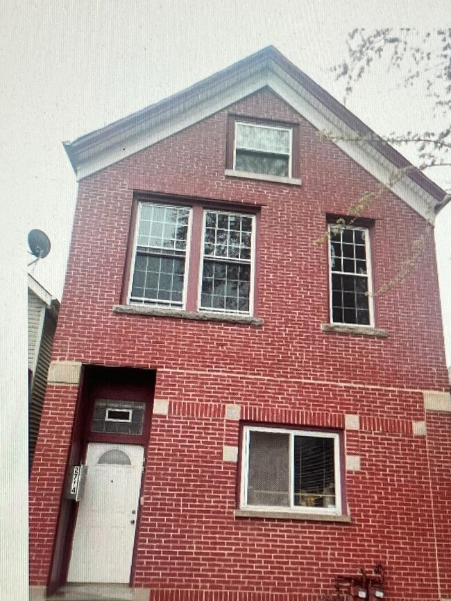 Building Photo - 2714 S Sacramento Ave