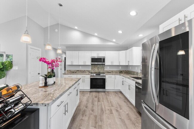 Foto del edificio - Move-In Ready, 3-Bedroom Fully Furnished Retreat with 3 Bathroom in Keaau Paradise!"