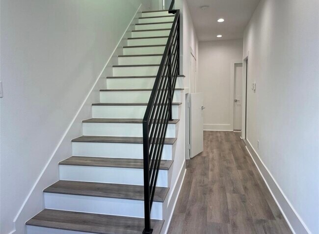 Building Photo - 6642 Del Rio St